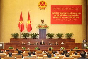 構建黨與政治體系日益廉潔堅強