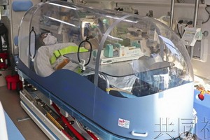 日本展示新冠患者隔離搬運艙