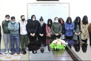 被抓獲的放高利貸團夥。（圖：警方提供）