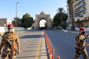 據伊拉克國家通訊社報導，安全部隊已開始調查火箭發射場。（圖：路透社）