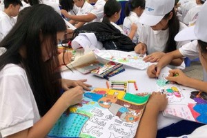 兒童透過畫作支持消除非法童工行動。