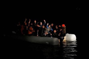 希臘帕羅斯島附近平安夜當天發生難民船難，造成至少16人死亡。（示意圖：路透社）