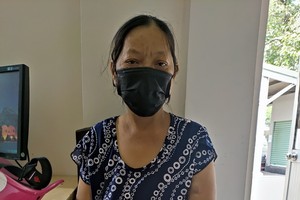 許惠芳的手臂因多次洗腎而腫起來。