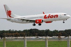 圖為印尼獅子航空公司的一架波音737 MAX客機正在起飛。（圖：互聯網）