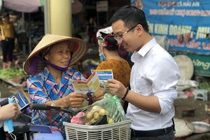 民眾獲提供社保政策資訊。（圖：黃通）