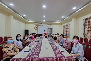 越中華文中心教師參加線上教學方法交流活動。