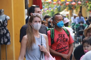 全國７個地方試行接待國際遊客。