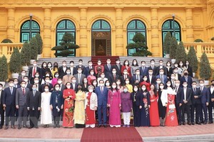 關照輔助貧困少兒