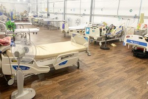 新平郡多層野戰醫院的病人人數已大幅降減。