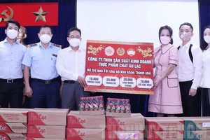 物品和日用品捐贈交接儀式。（圖：市黨部新聞網）