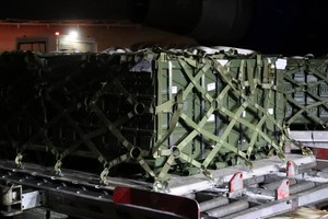 美國駐基輔大使館表示，美國的首批新軍事援助，已運抵烏克蘭。（圖：美國駐烏克蘭大使館）