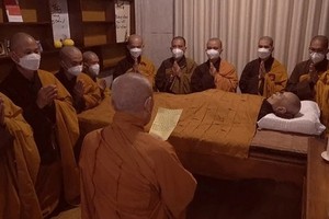 一行禪師入金棺護念儀式現場。（圖：廣善）