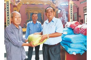 華企鄭紹明關照家境清寒宗親