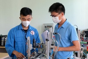 應加大對就業培訓領域的投資力度，以主動適應第四次工業革命時期。