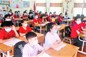 2月10日，河內市17個縣、市鎮的小學生及六年級學生已正式返校上學。（示意圖：耀基）