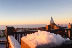 番西邦峰現冰霜