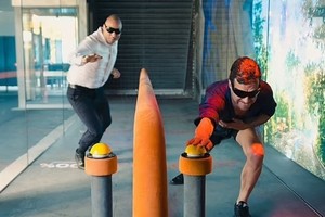 參加者需按下按鈕以完成體驗。（圖：互聯網）