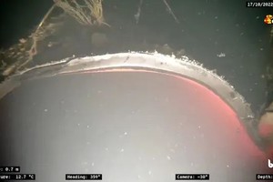 “北溪-1”管道爆炸處、爆炸後的殘骸以及所在的海底深溝。（圖：瑞典快報）