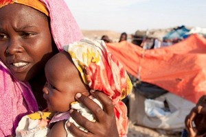 索馬里日益嚴重的干旱促使人們遷移--這不僅破壞了糧食安全，還使婦女容易受到性剝削。（圖：聯合國）