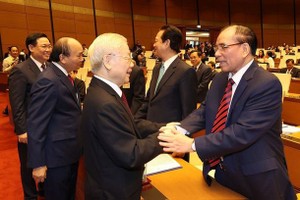 阮富仲總書記與國家領導原領導出席會議。（圖：越通社）