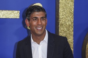 英國前財政大臣蘇納克宣佈參選英保守黨黨首和下一任首相。（圖：AP）