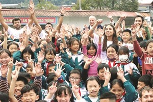 志願者為越以兩民族建友誼