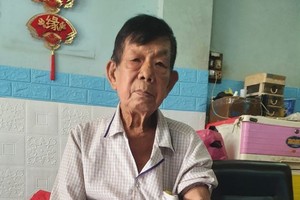 葉文興正等錢入院洗腎。