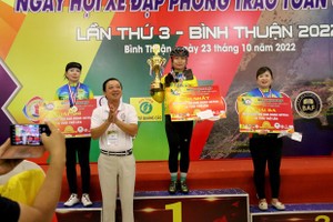 組委會頒獎。（圖：互聯網）