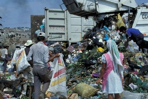 垃圾填埋場是甲烷排放的主要來源並降低健康風險。（圖：聯合國）