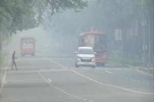 新德里市政府禁止建築活動，因為空氣污染急劇增加，導致健康問題。（圖：ANI）