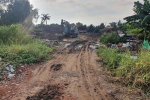 環市二路項目施工場地因長時間停工而泥濘滿布。