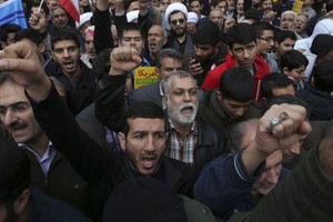 伊朗4日在全國多地舉行反美集會，譴責美國霸權，紀念“反對全球傲慢日”。（圖：新華社）