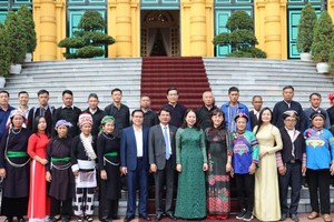 國家副主席接見老街德高望重人士