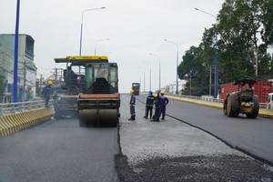 屬於平陽省苡安和順安市轄區的ĐT743路的高架橋項目進入收尾階段。