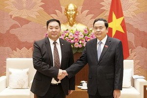 國會常務副主席陳青敏（右）接見蒙古國中央省人民議會議長賈巴爾蘇倫。（圖：國會）