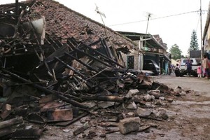 地震造成大量房屋受損。（圖：AP）