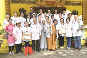 東醫會為少數民族同胞贈醫施藥