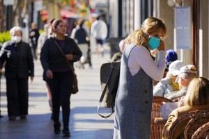 這是11月29日在美國加利福尼亞州北部伯靈格姆拍攝的街景。（圖：新華社）