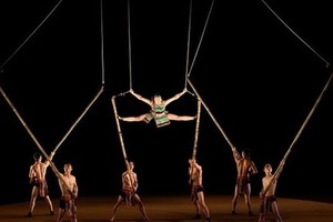 越南竹竿雜技節目。