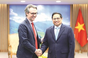 政府總理范明政與喬治‧阿利伯蒂大使合影。（圖：VGP）