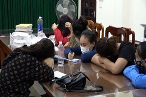 在同亥市公安派出所的賭博團伙賭徒。