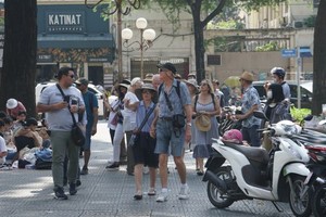 眾多遊客選擇本市作為到訪目的地，這是本市促進旅遊業強勁發展的優勢。