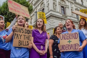 英國護士罷工。（圖：互聯網）