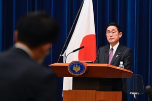 日本首相岸田文雄16日舉行記者會。（圖：EPA）
