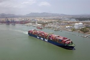 丐密-氏槐海港一角。