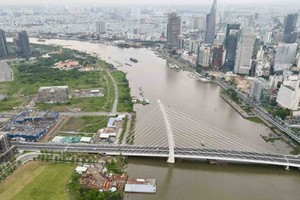 流经本市中心的一段西贡河。