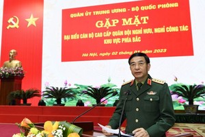 国防部部长潘文江大将会上致词。（图：人民军队报）