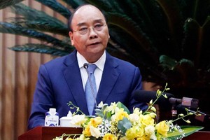 国家主席阮春福在会上致词。