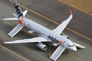 捷星航空的飞机紧急备降中部机场。（图：共同社）