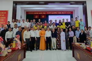 第五郡领导与各会馆及模范代表聚会